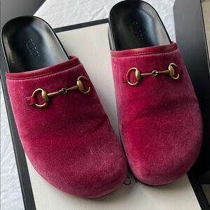 Gucci Women's Velvet Mules - pink